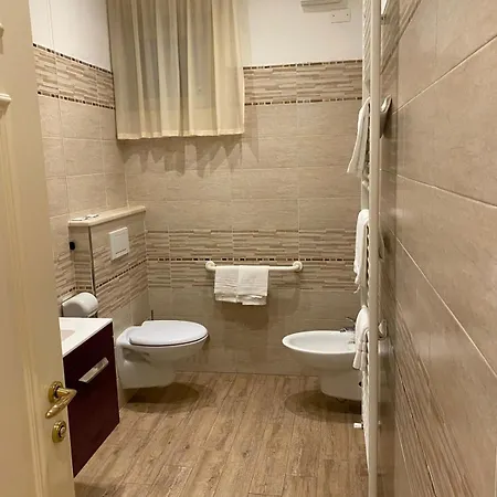 La Perla Hotel *