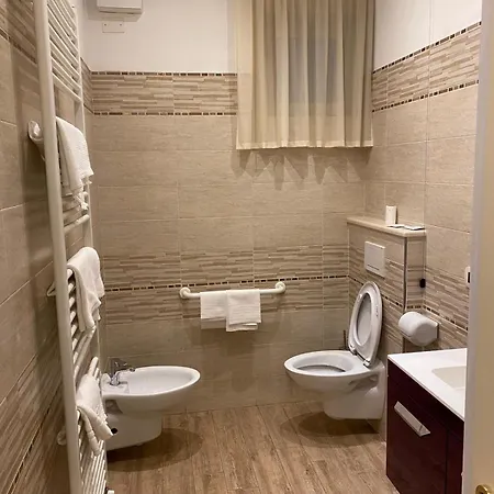 La Perla Hotel *