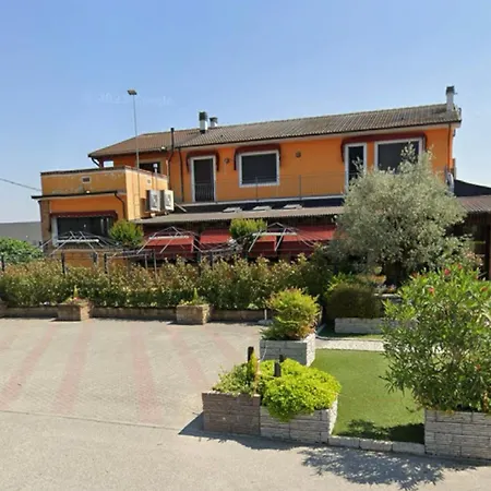 La Perla Hotel *
